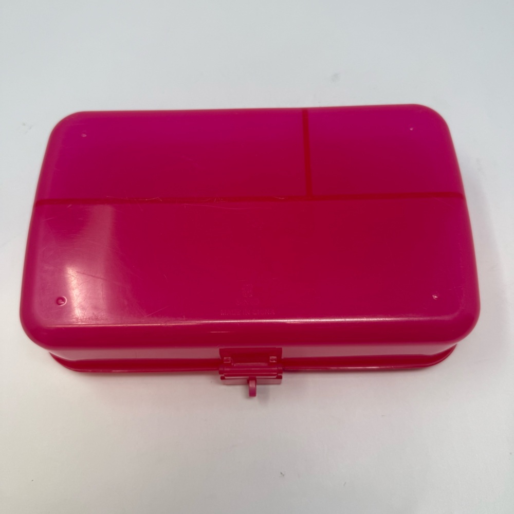 Sanrio Vintage 90s Spottie Dottie & Cat Pink Plastic Pencil/Stationary Box - Picture 9 of 15